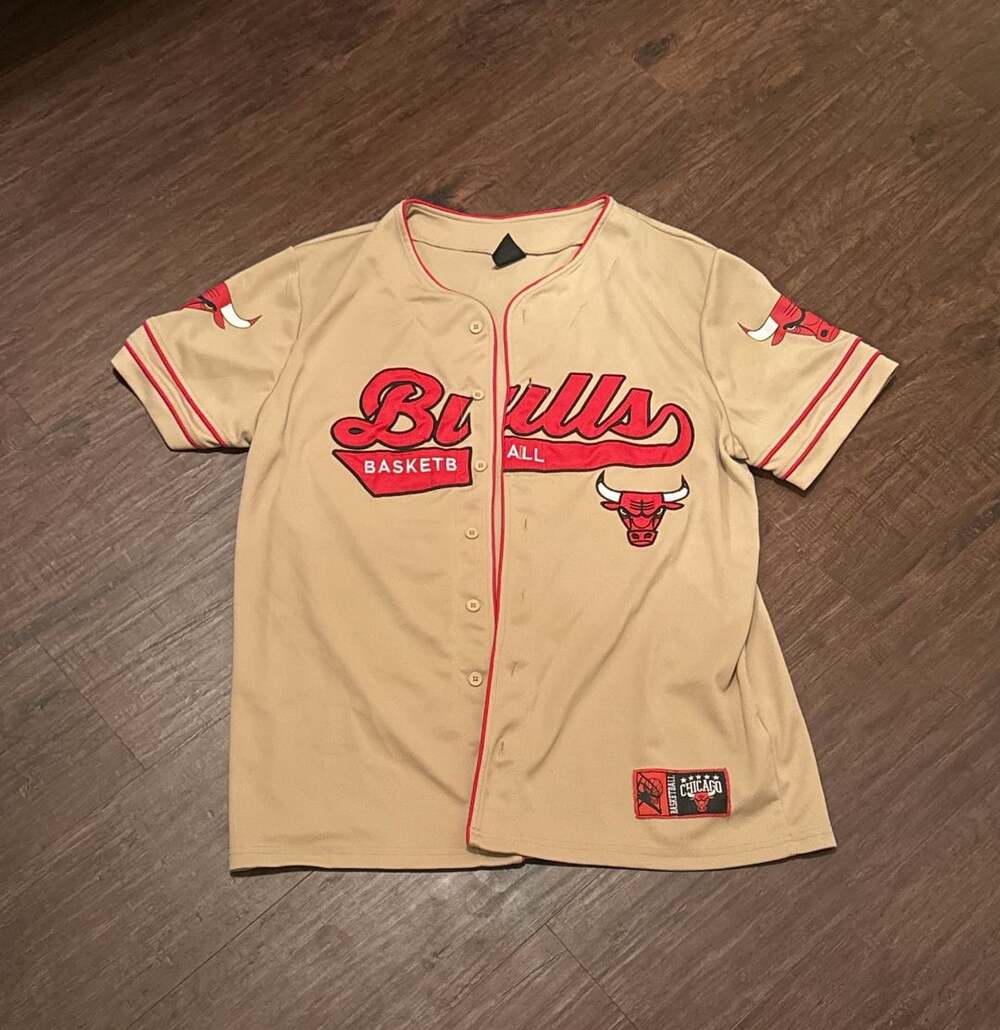 Ultra Game Chicago Bulls Baseball Jersey Size L Tan Red
